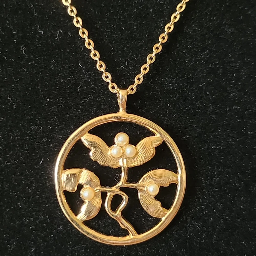 VTG Avon Golden Necklace